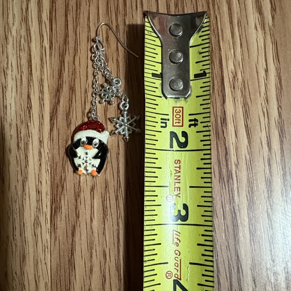 VINTAGE SANTA PENGUIN DANGLING SNOWFLAKE ACCENTS SILVER-TONE HOOK 2.5" EARRINGS - Picture 4 of 9